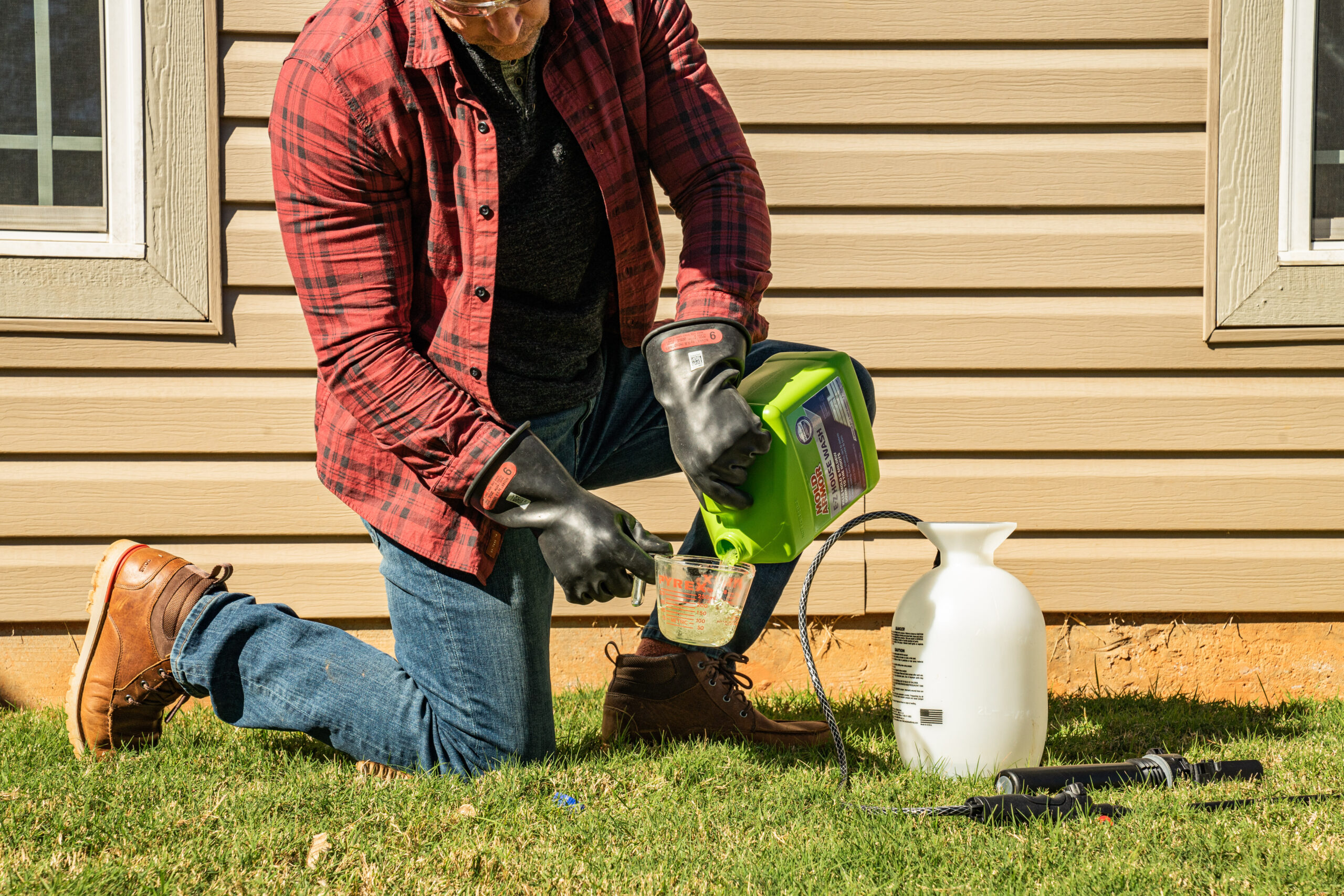 Mold Armor 1 Gal. E-Z Siding & House Pressure Washer Concentrate with  Microban - Town Hardware & General Store